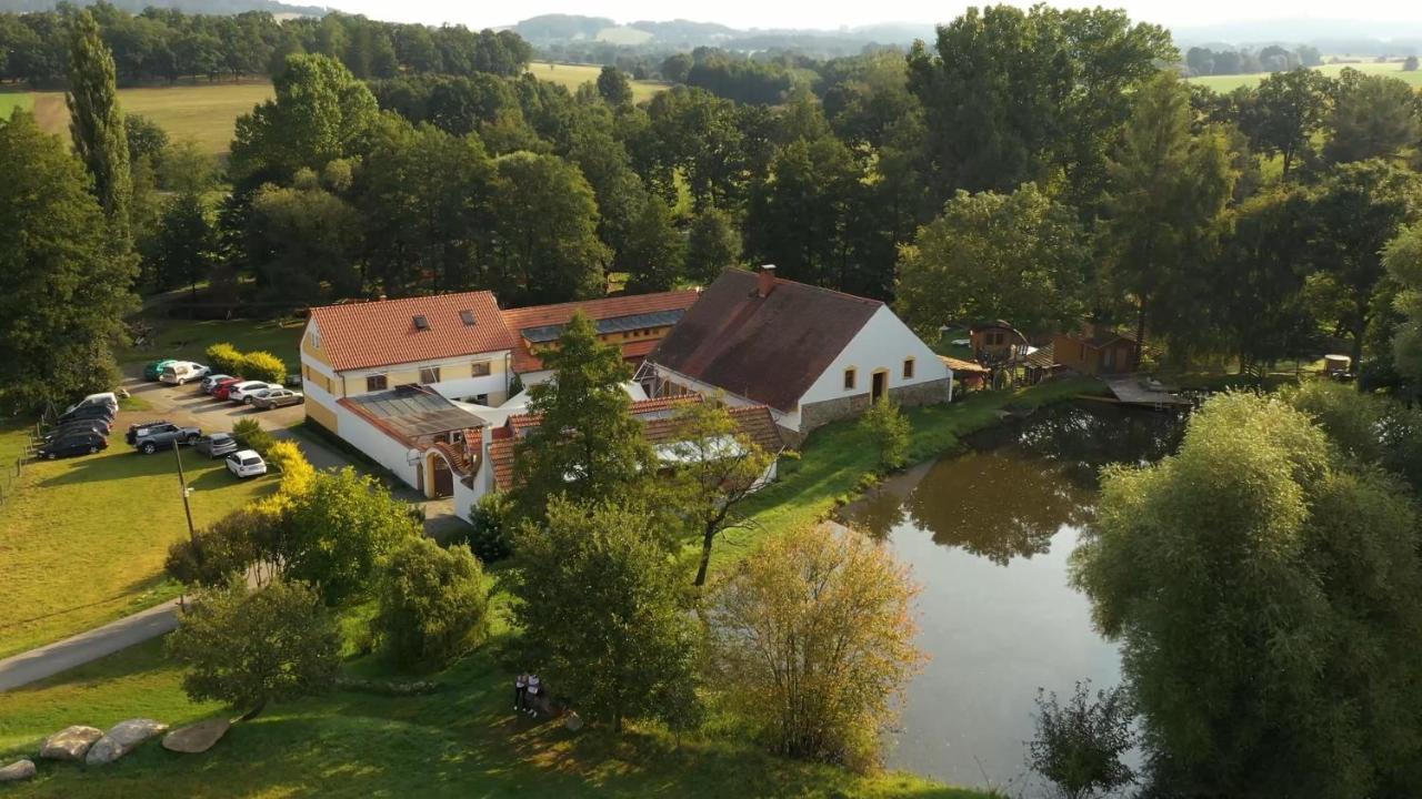 Strnadovsky Mlyn Hotel Jesenice  Exterior photo