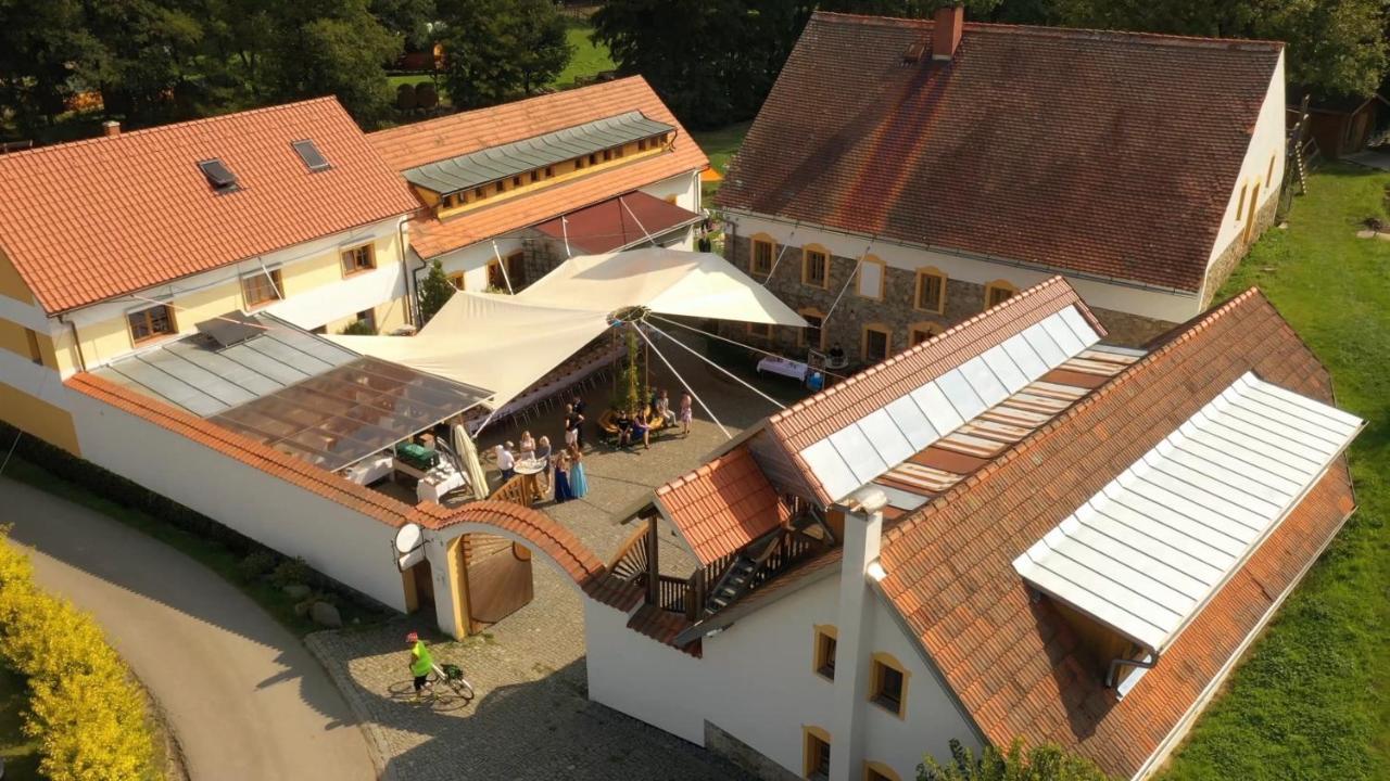 Strnadovsky Mlyn Hotel Jesenice  Exterior photo